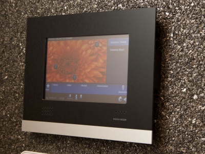 Ohjauspaneeli ComfortTouch kodin toimintojen ohjaukseen