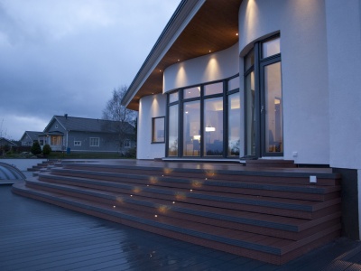 Terassin ja askelmien valaistus